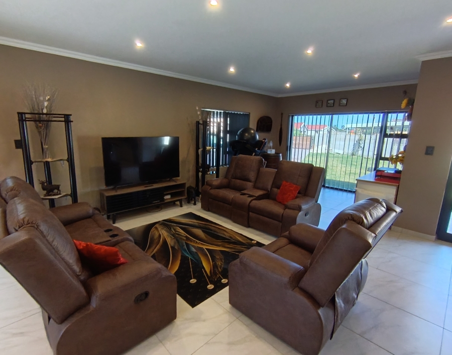3 Bedroom Property for Sale in Wavecrest Eastern Cape